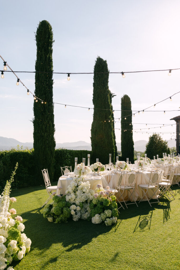elegant outdoor garden wedding reception styling at casale de pasquinelli in tuscany italy